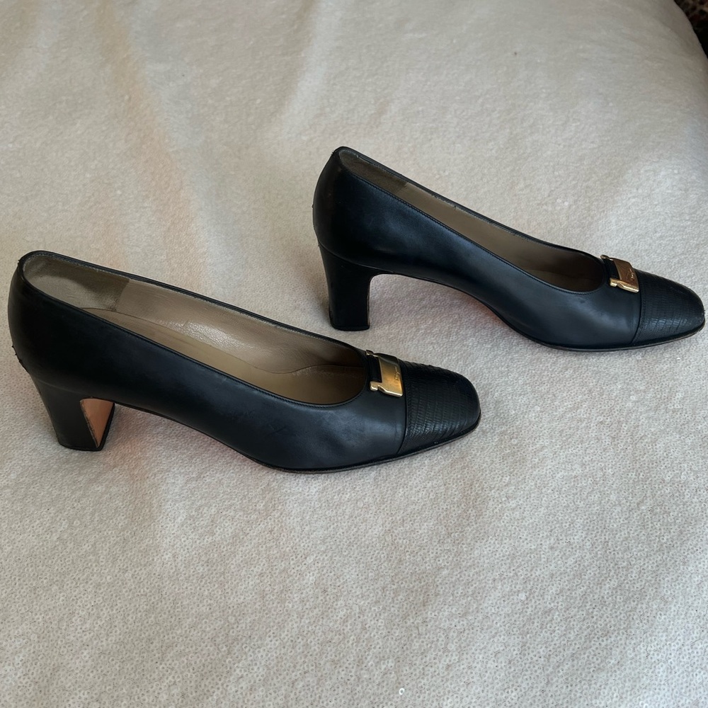 Vintage 1970s 1980s Salvatore Ferragamo Black Italian Leather Heels Gold Accent - Picture 5 of 17